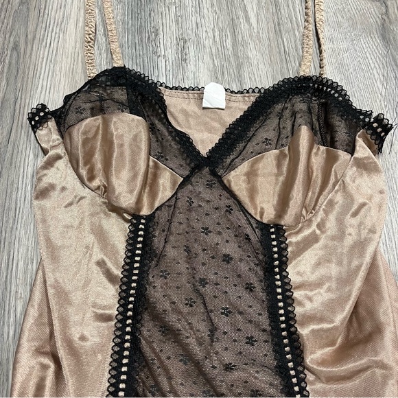 Elegant Black and Tan Lace Bustier - Picture 2 of 5
